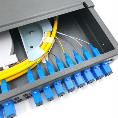 SC LC do núcleo da fibra ótica 19" 24 do painel de remendo da montagem em rack 1U com bandejas da tala