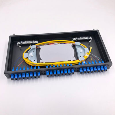 SC LC do núcleo da fibra ótica 19" 24 do painel de remendo da montagem em rack 1U com bandejas da tala